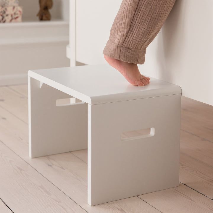 Sebra Step Stool In Classic White