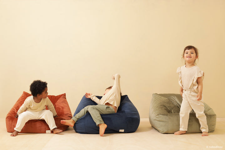 Chelsea lænestol sækkestol i olivengrøn fra Nobodinoz - FORUDBESTILLING