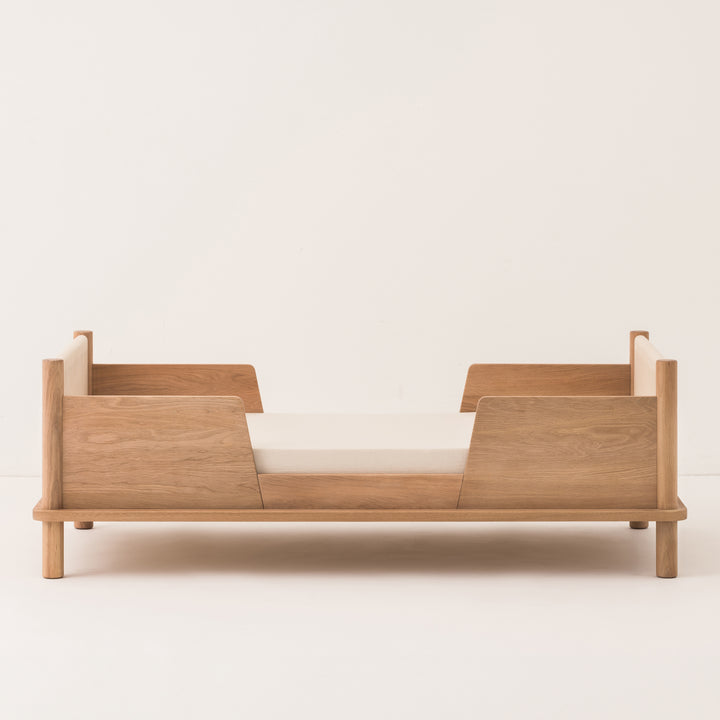 New Oakwood Latitude Evolving Solid Oak Crib by Nobodinoz