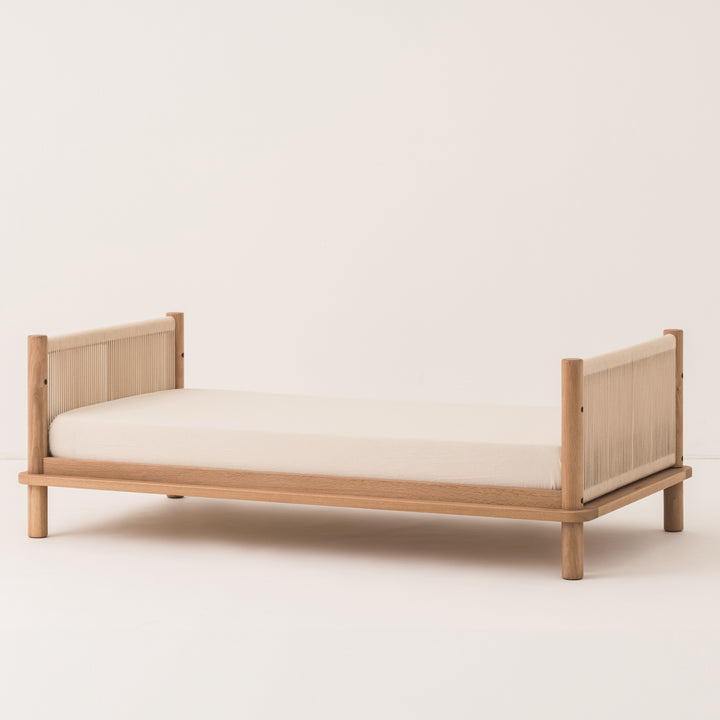 New Oakwood Latitude Evolving Solid Oak Crib by Nobodinoz