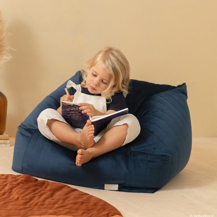 Pouf Chelsea en Velours Bleu Nuit par Nobodinoz