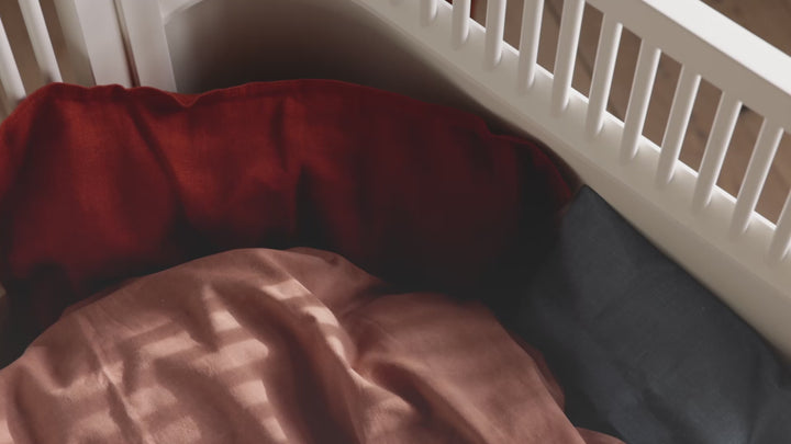 Hvid baby- og juniorseng fra Sebra