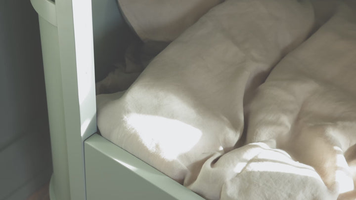 Forest Lake Blue Baby & Jr Cot Bed fra Sebra