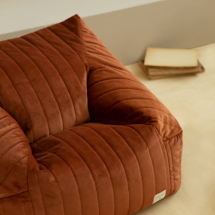 Chelsea sækkestol i Wild Brown Velvet fra Nobodinoz - FORUDBESTILLING