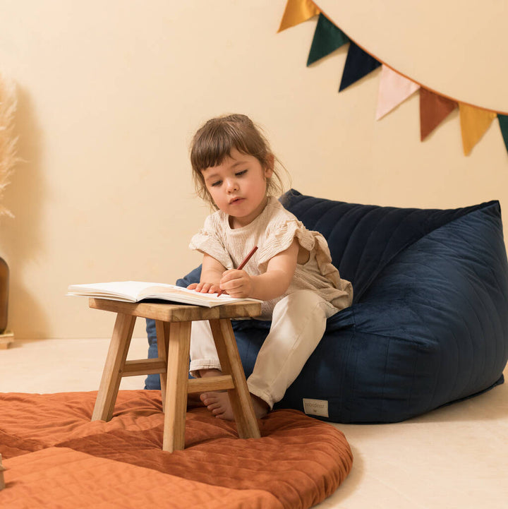 Pouf Chelsea en Velours Bleu Nuit par Nobodinoz