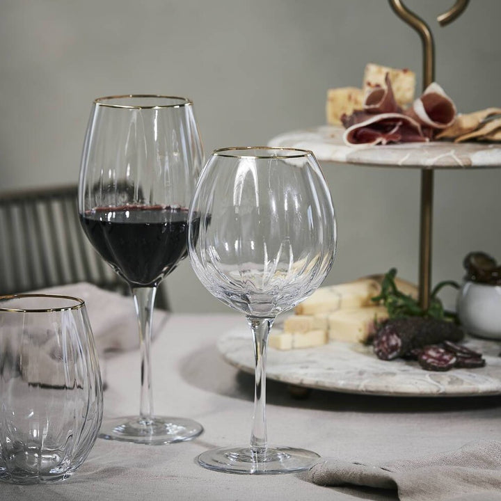 Et par Lyra Gin-briller