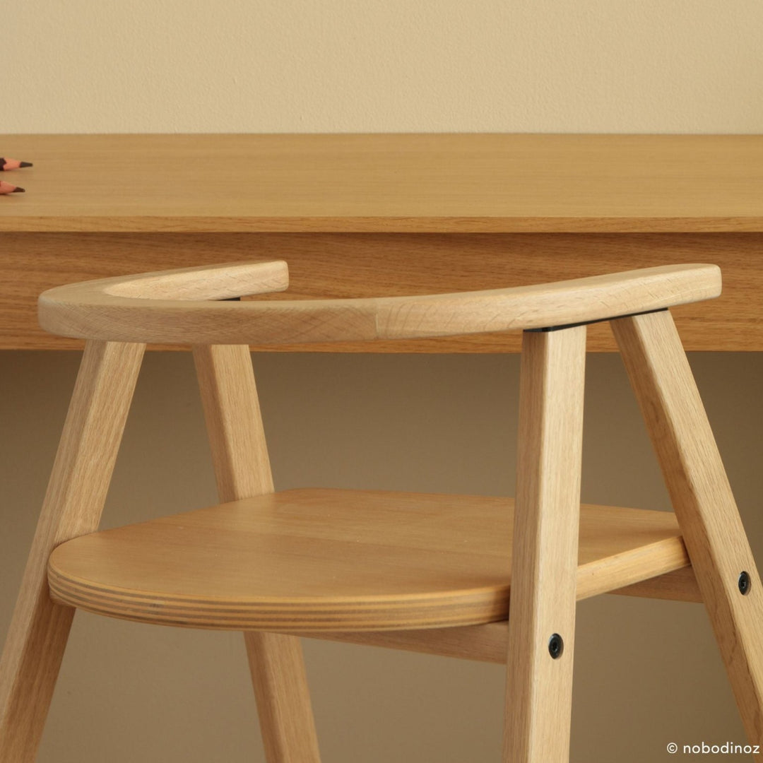 Growing Green Kid Chair i Natural Oak fra Nobodinoz