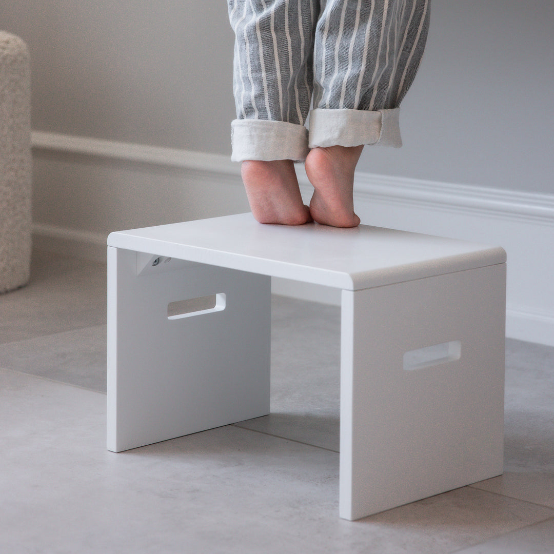 Sebra Step Stool In Classic White