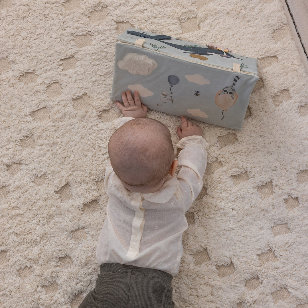 Sebra Fold-Out Tummy Time Triangle Toy