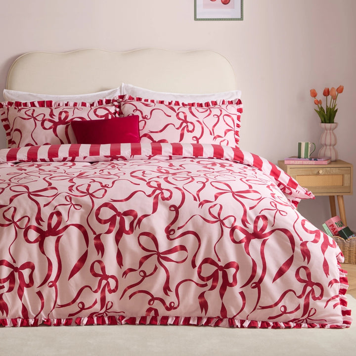 La Vie En Bows Reversible Duvet Set in Pink Red