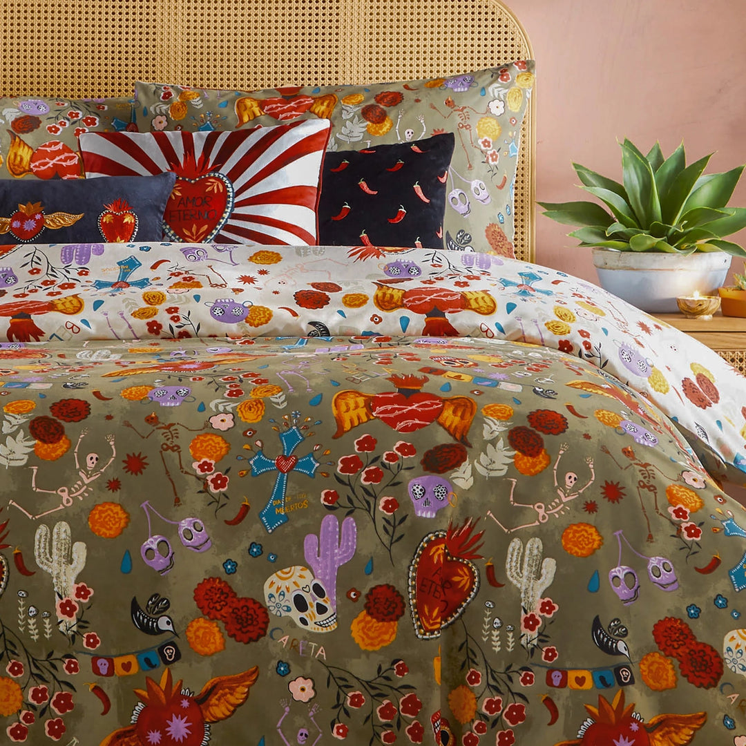 Amor Eterno Velvet Piped Cushion in Red