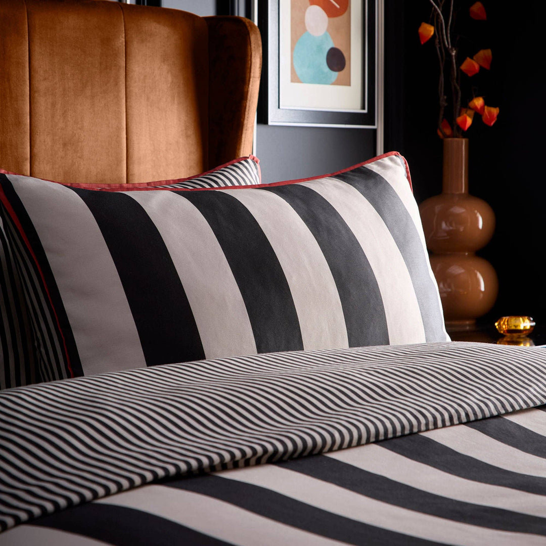 Festivo Circus Stripe Duvet Cover Set by Llewelyn-Bowen Blk