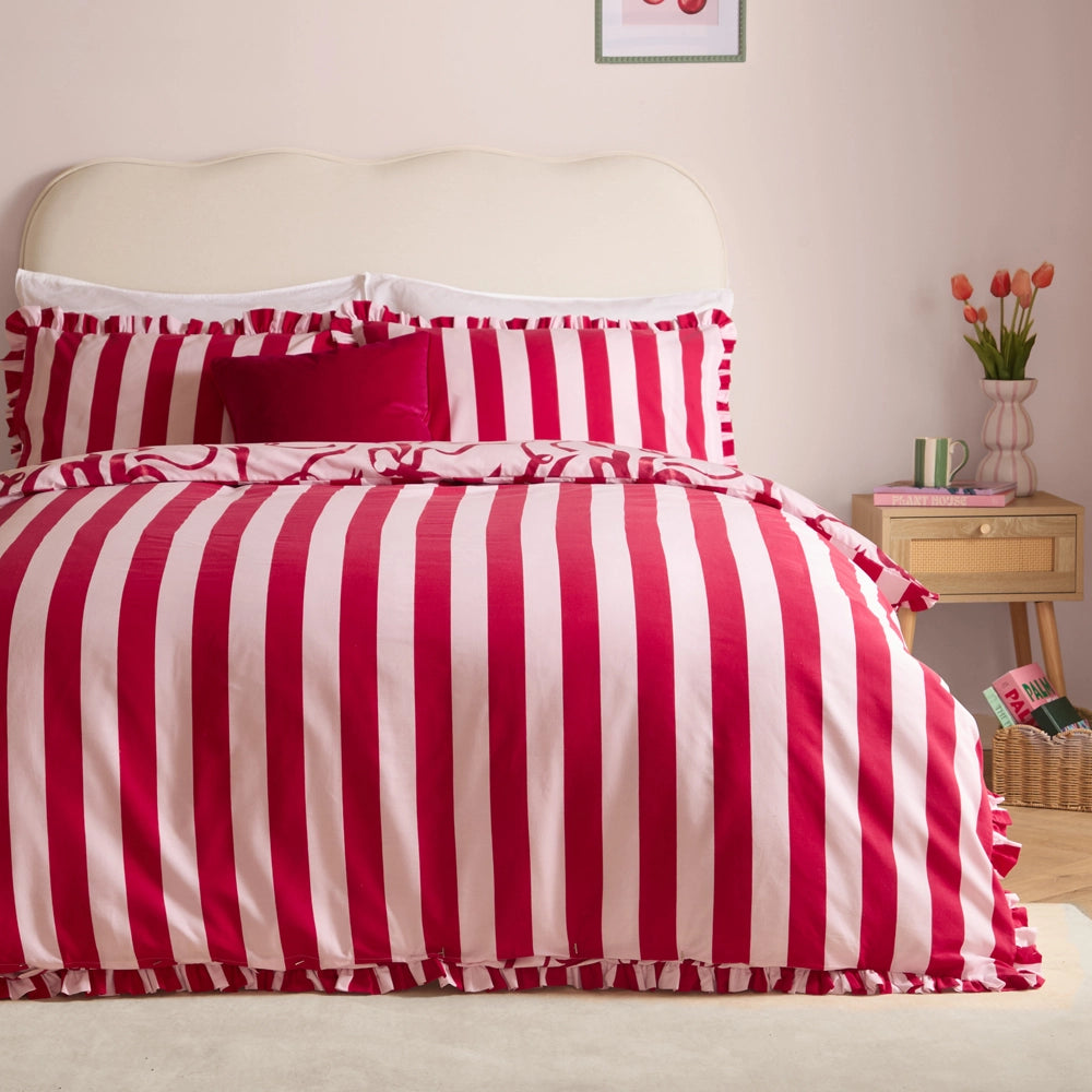 La Vie En Bows Reversible Duvet Set in Pink Red