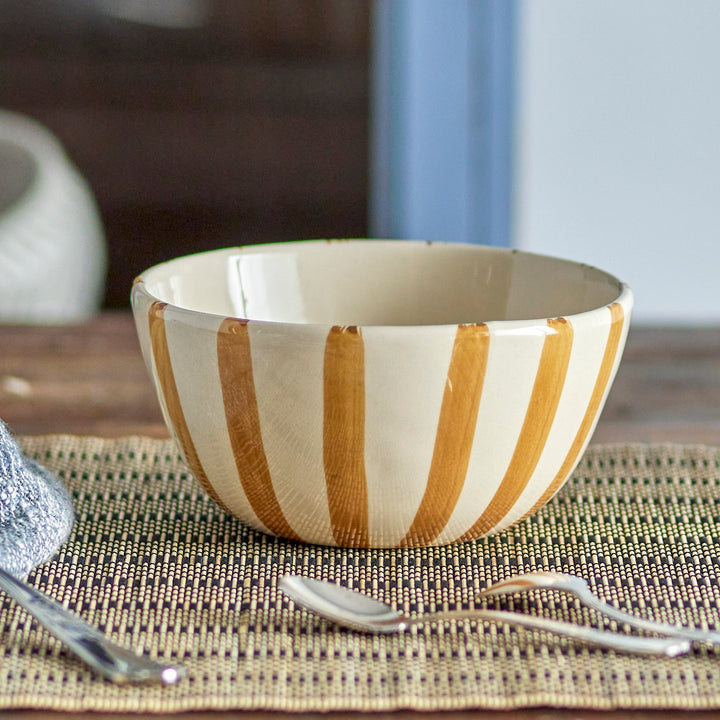 Begonia Bowl in Brown Stoneware