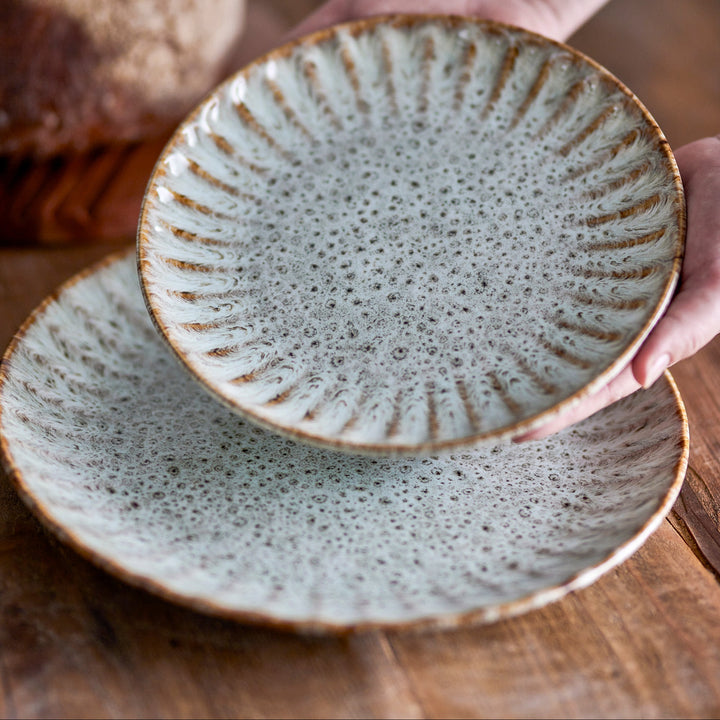 Medium Fleur Plate in Nature Stoneware