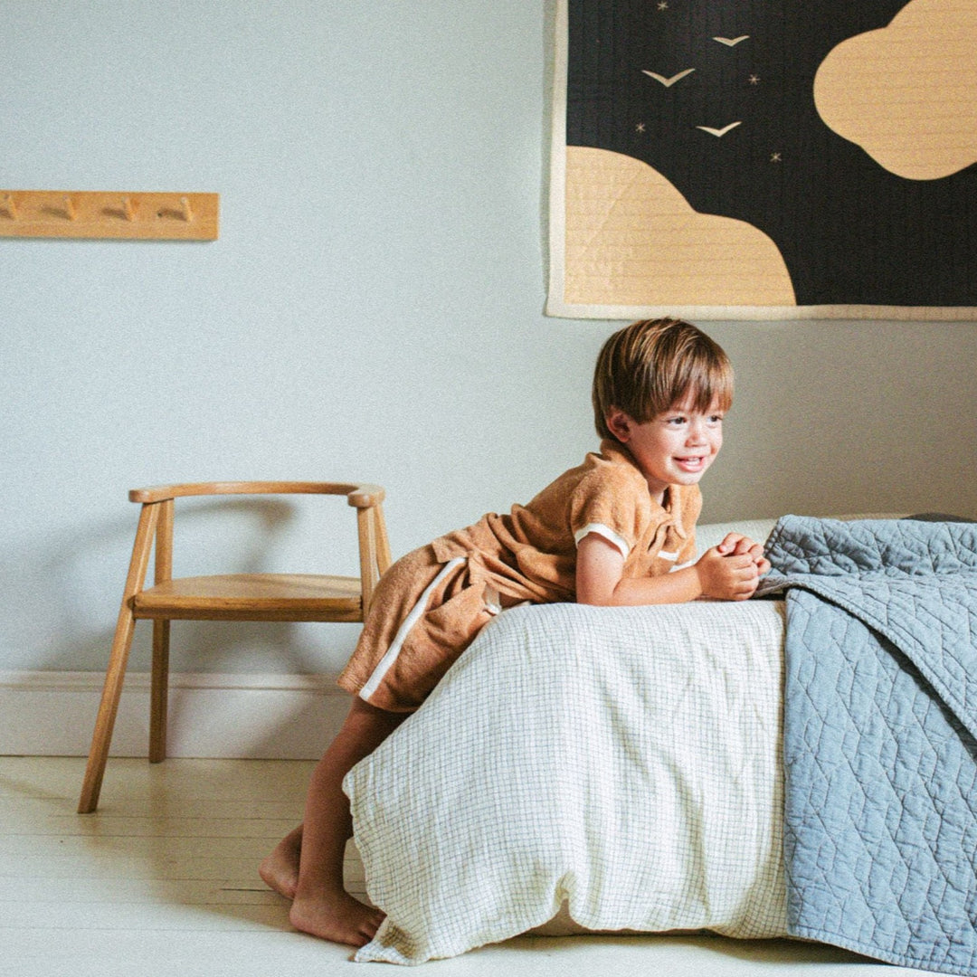 Growing Green Kid Chair i Natural Oak fra Nobodinoz