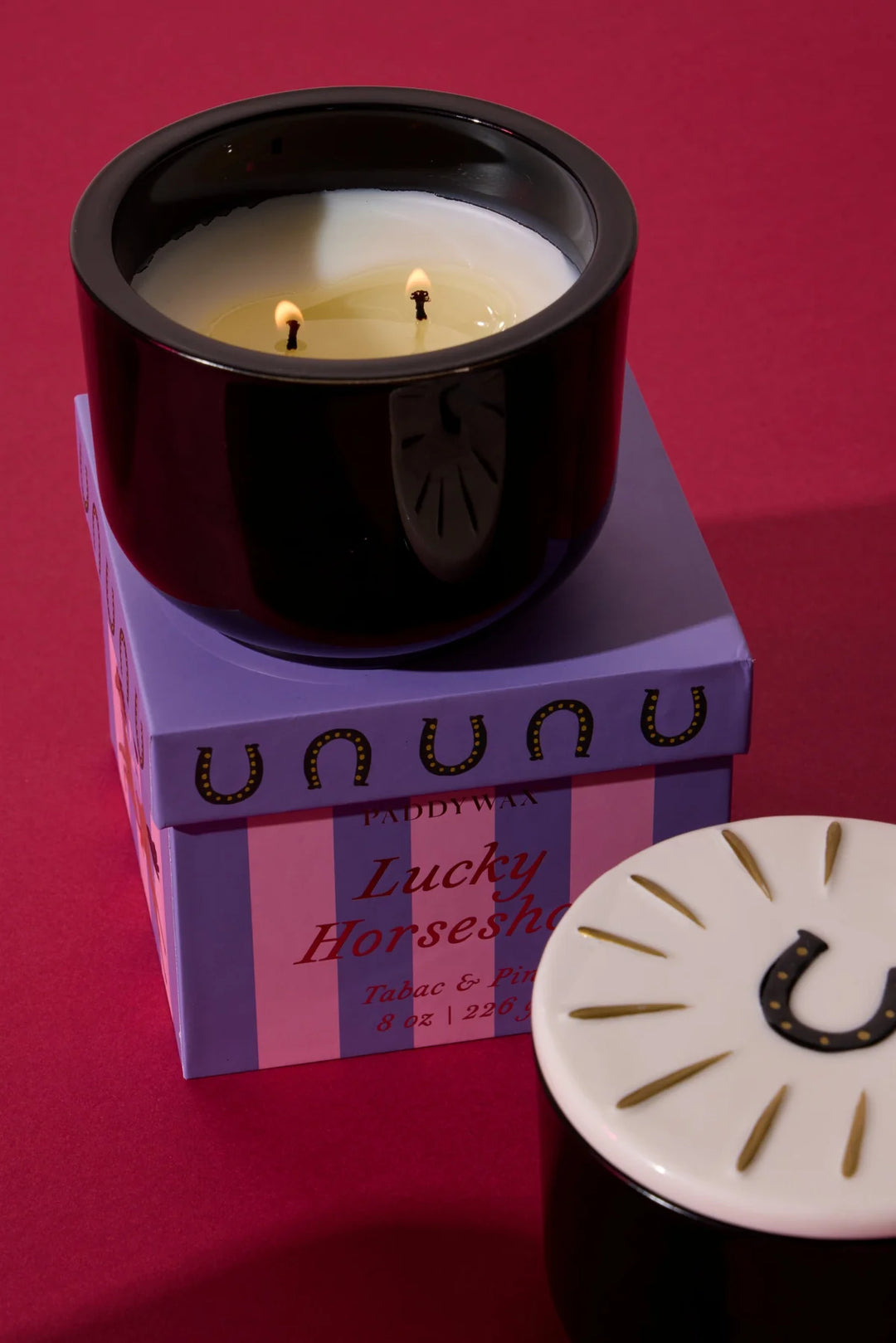 Charmed Candle with Horseshoe Lid in Tabac & Pine