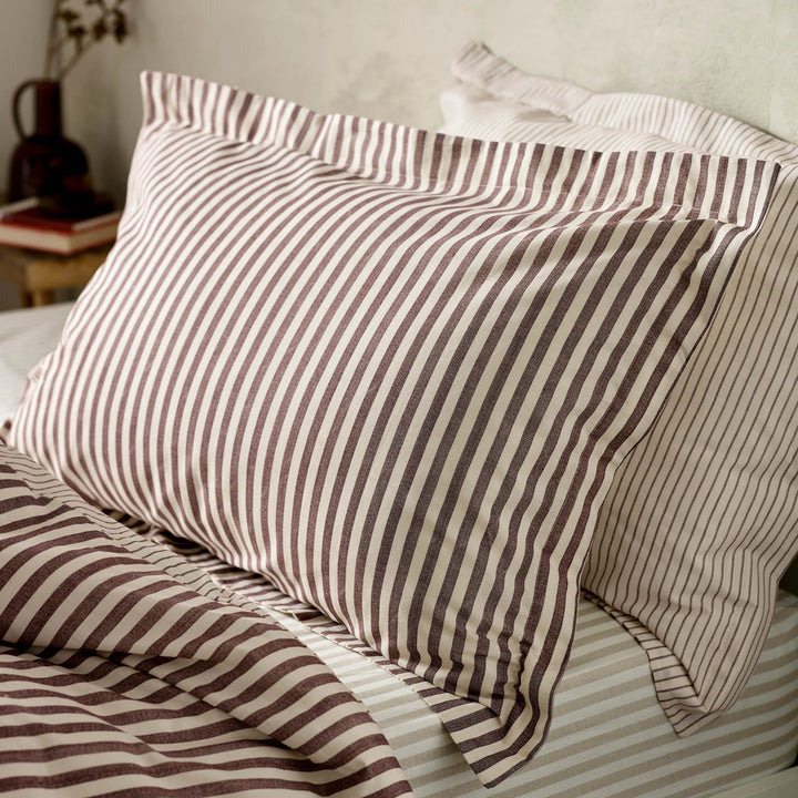 Hebden Mélange Stripe 100% Cotton Duvet Cover Set in Beetroot
