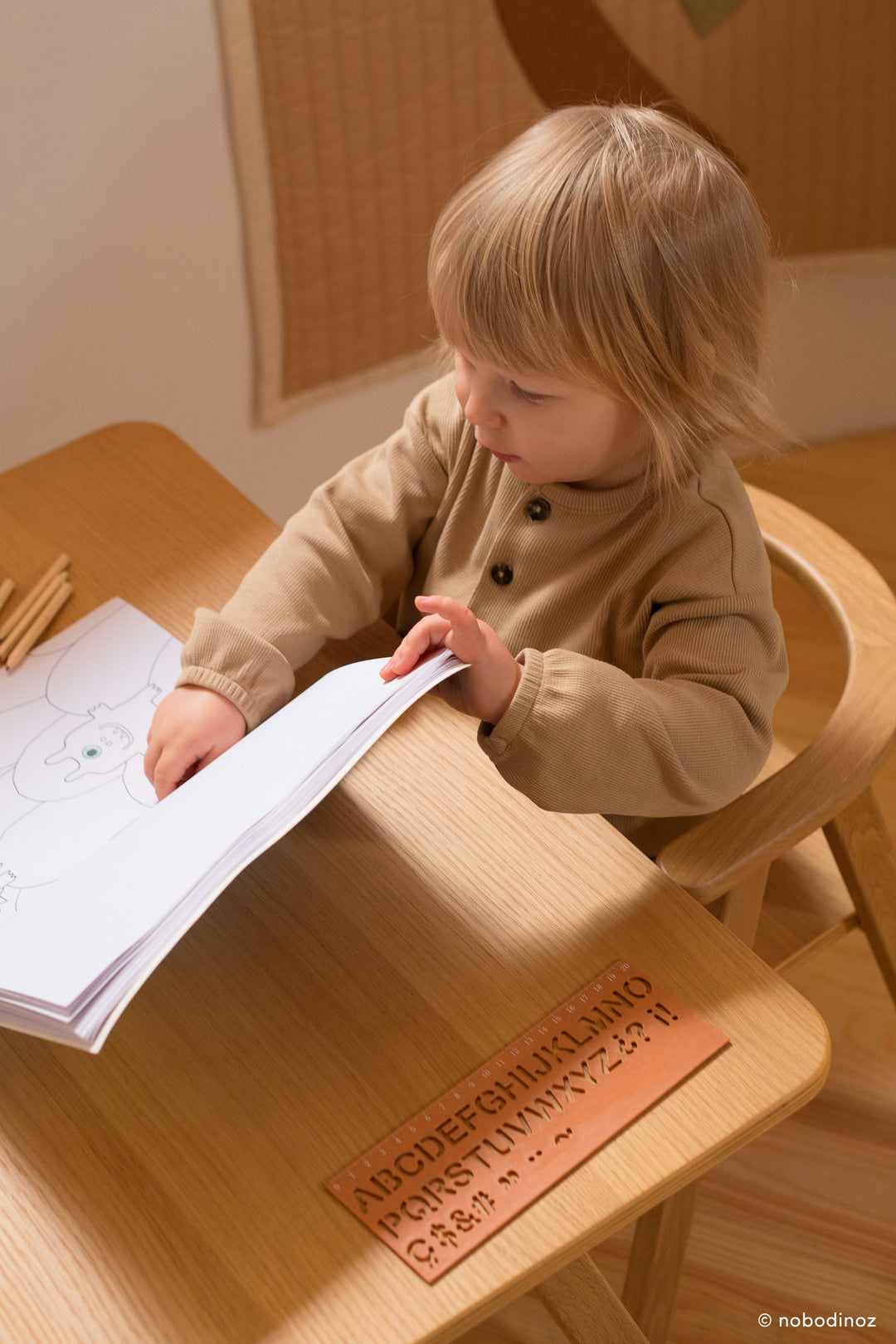 Growing Green Kid Chair i Natural Oak fra Nobodinoz