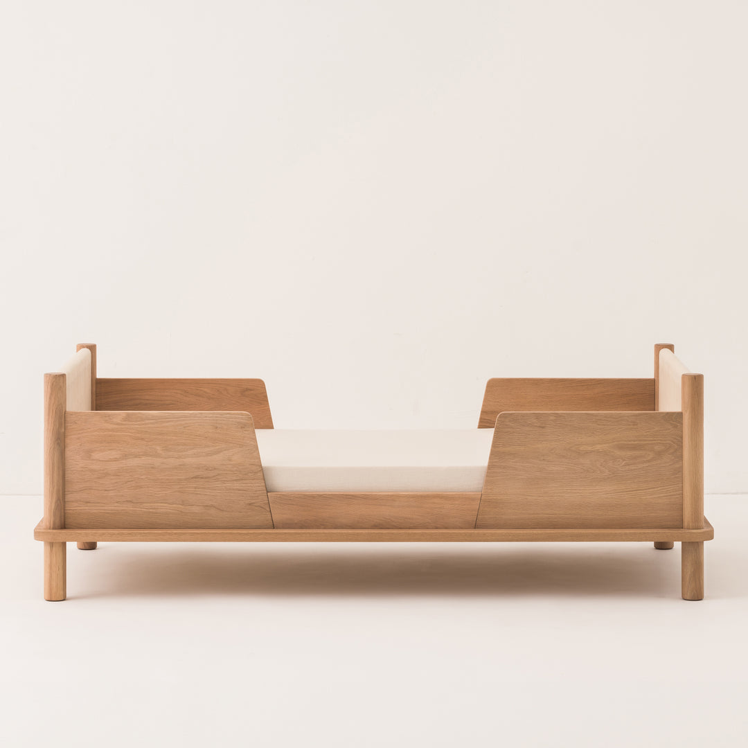New Oakwood Latitude Evolving Solid Oak Crib by Nobodinoz