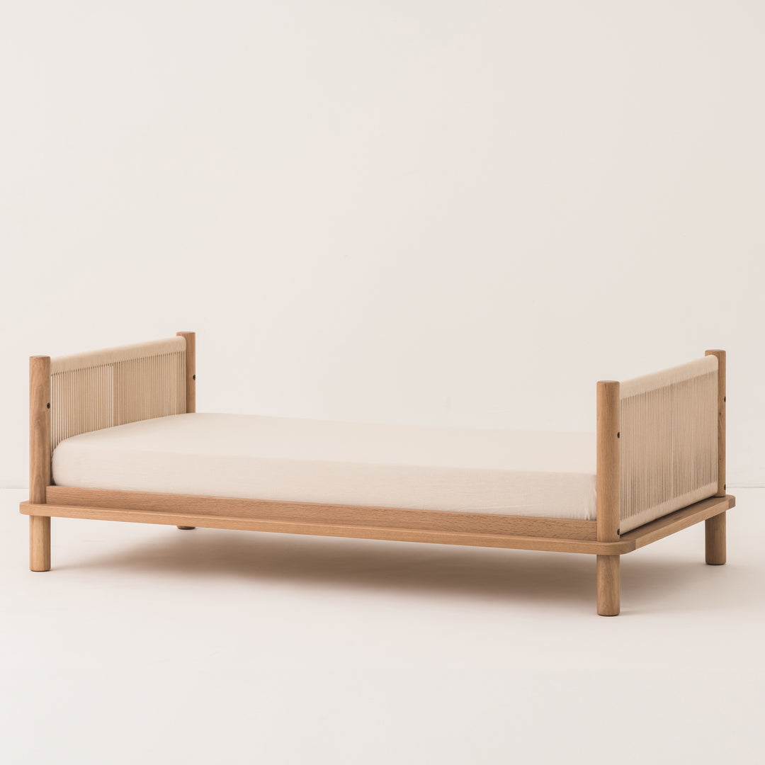 New Oakwood Latitude Evolving Solid Oak Crib by Nobodinoz