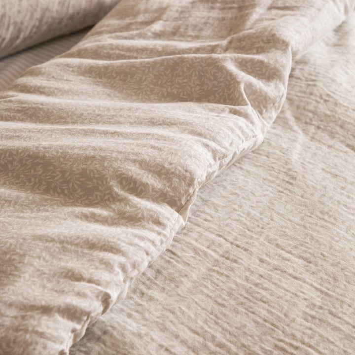 Perrie Leaf Muslin 100% Cotton Duvet Cover Set in Natural