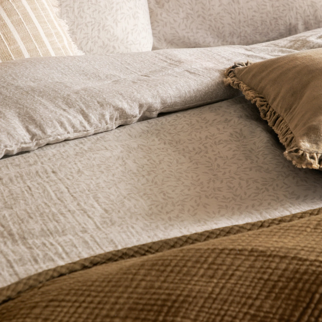 Perrie Leaf Muslin 100% Cotton Duvet Cover Set in Natural