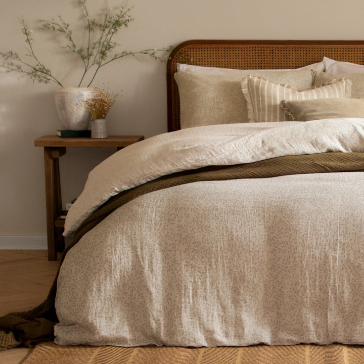 Perrie Leaf Muslin 100% Cotton Duvet Cover Set in Natural