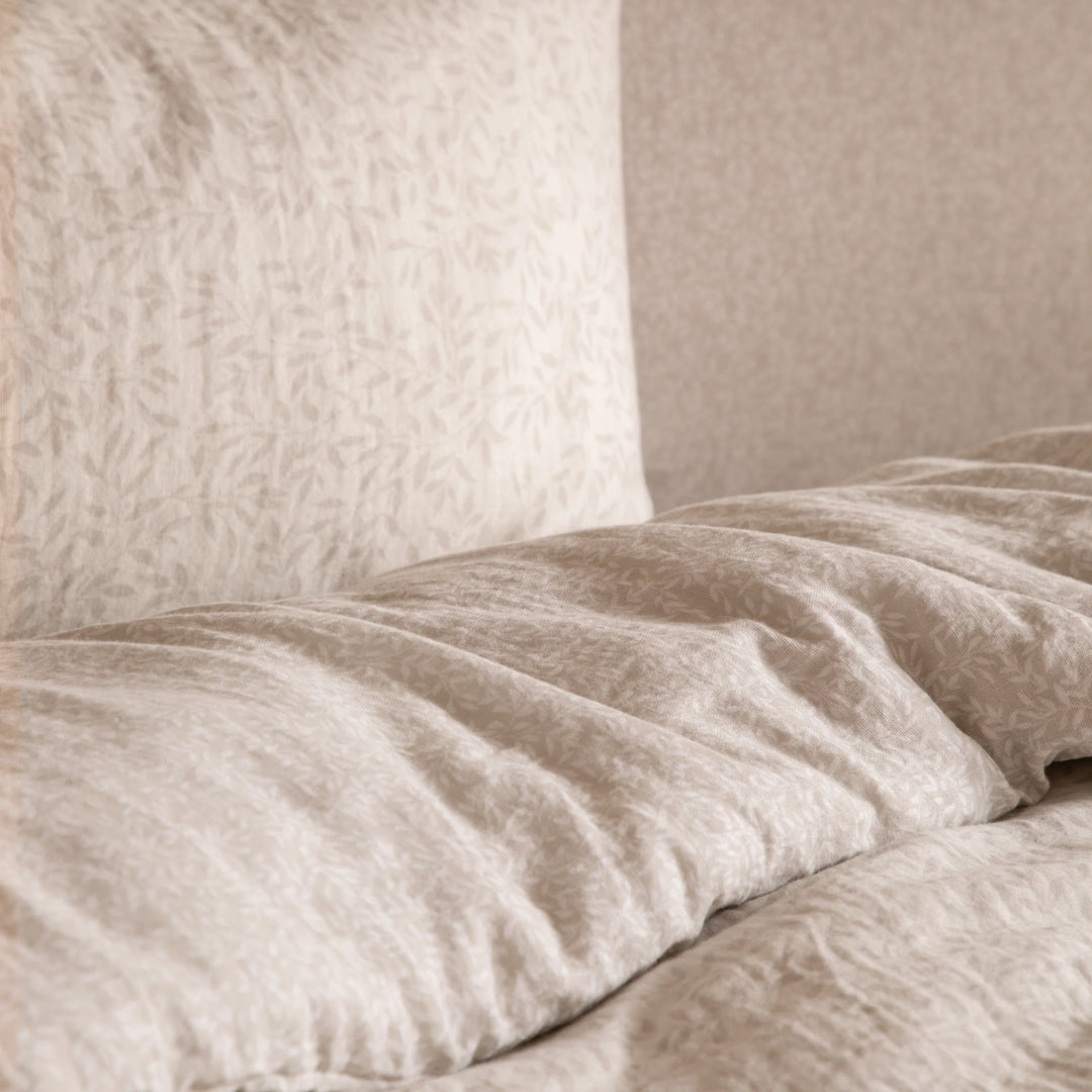 Perrie Leaf Muslin 100% Cotton Duvet Cover Set in Natural
