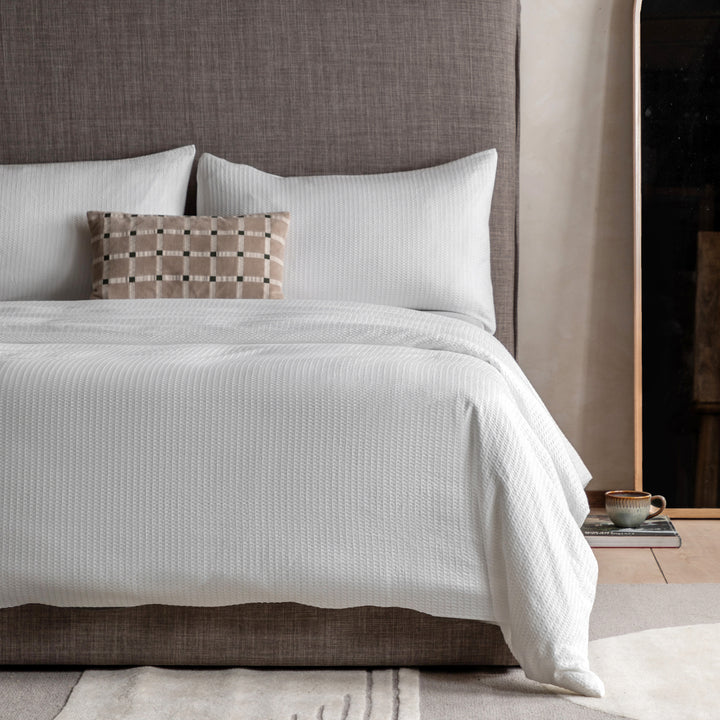 Mira Jacquard Duvet Set in White