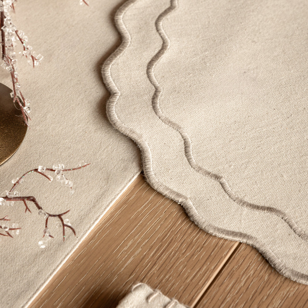 Set of 4 Deco Luxe Scallop Placemats