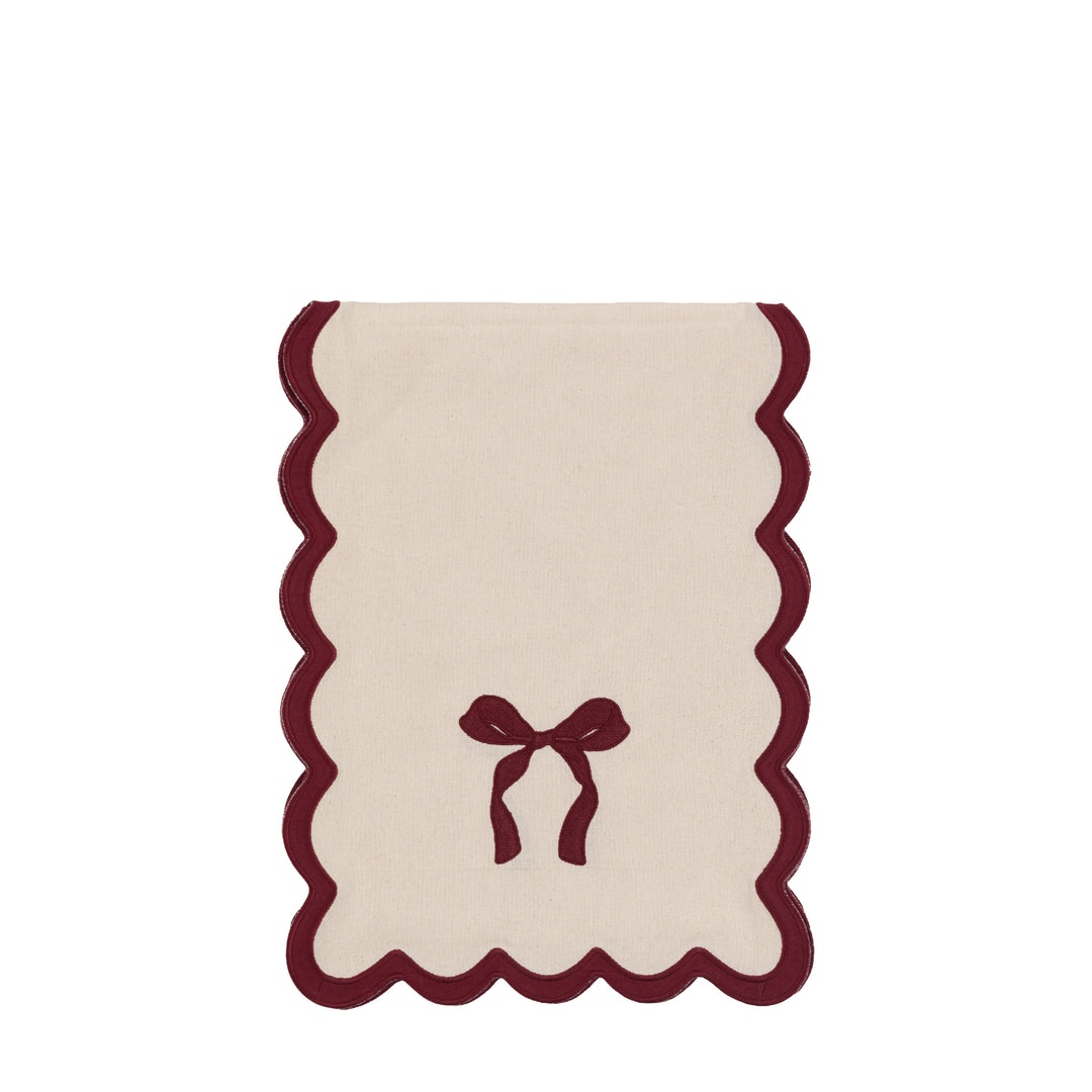 Heritage Scallop Bow Table Runner