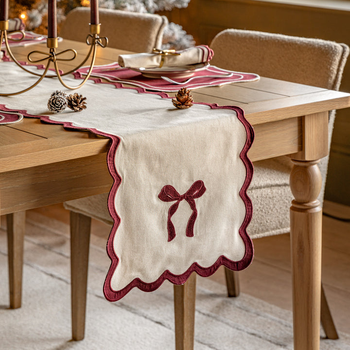 Heritage Scallop Bow Table Runner