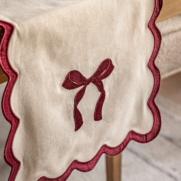 Heritage Scallop Bow Table Runner