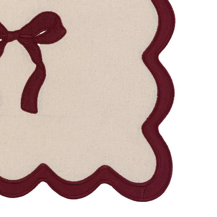 Heritage Scallop Bow Table Runner