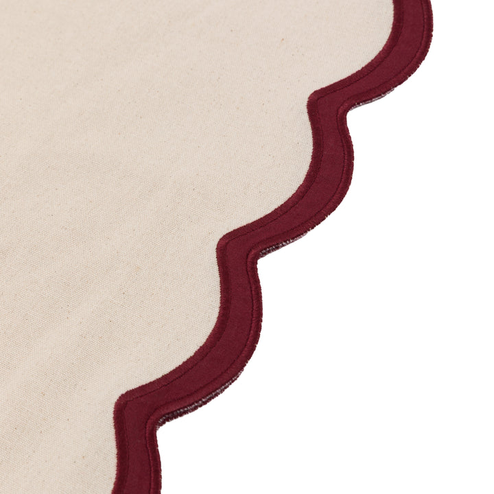 Heritage Scallop Bow Table Runner