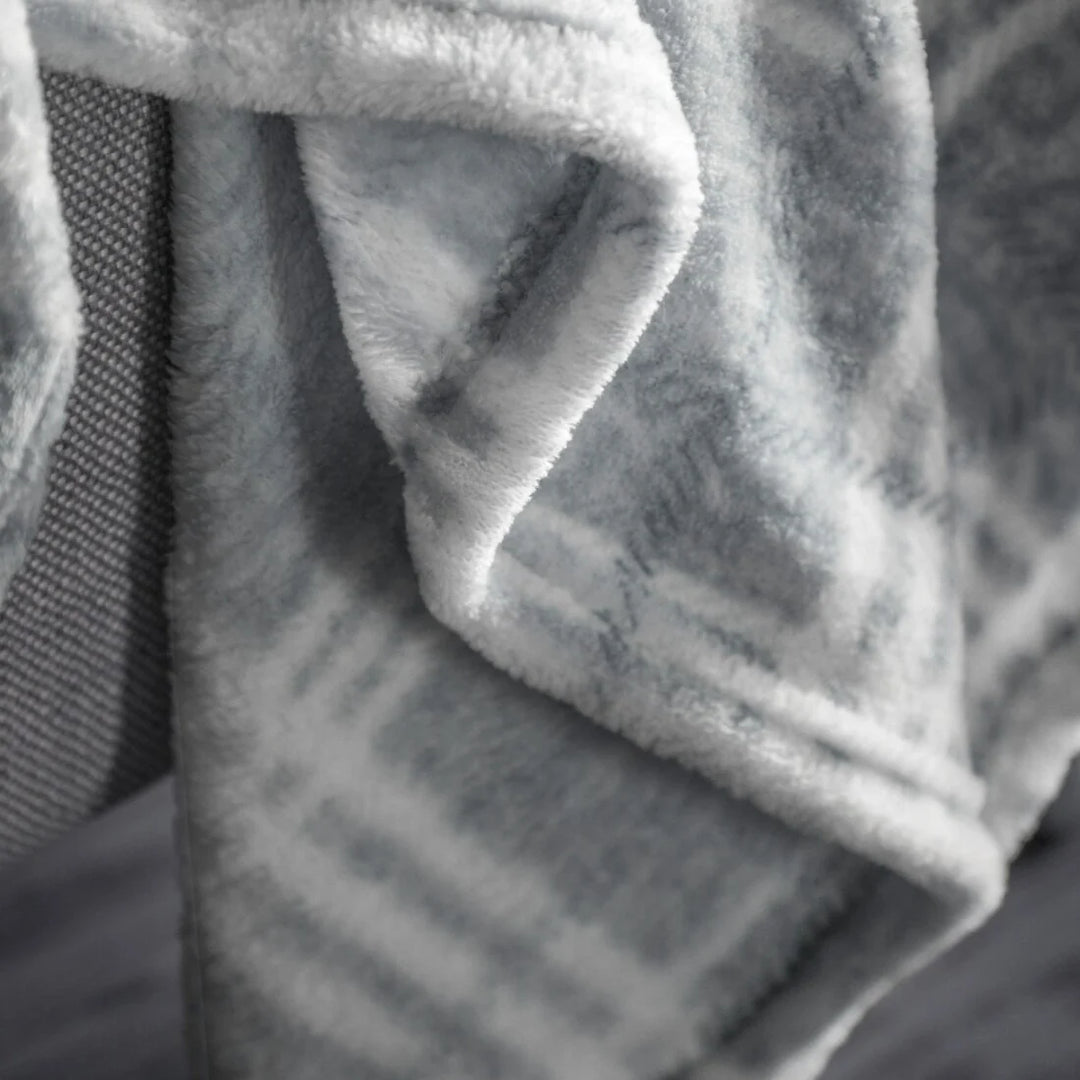 Checkmate Rolled Fleece Throw in Silver