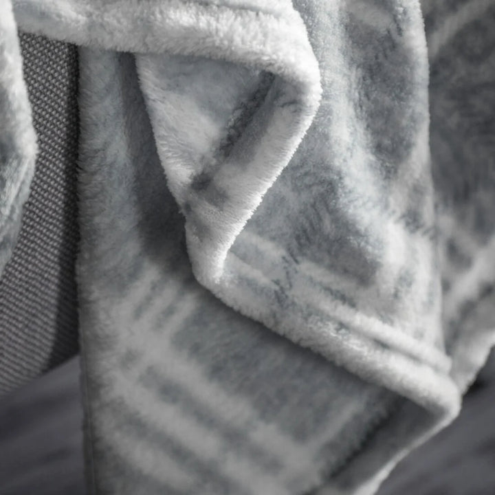 Checkmate Rolled Fleece Throw in Silver
