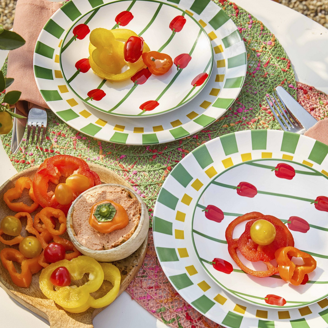 Set of 4 Porcelain Pepper Breakfast Plates