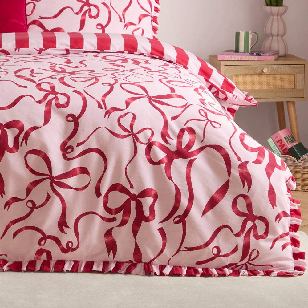 La Vie En Bows Reversible Duvet Set in Pink Red