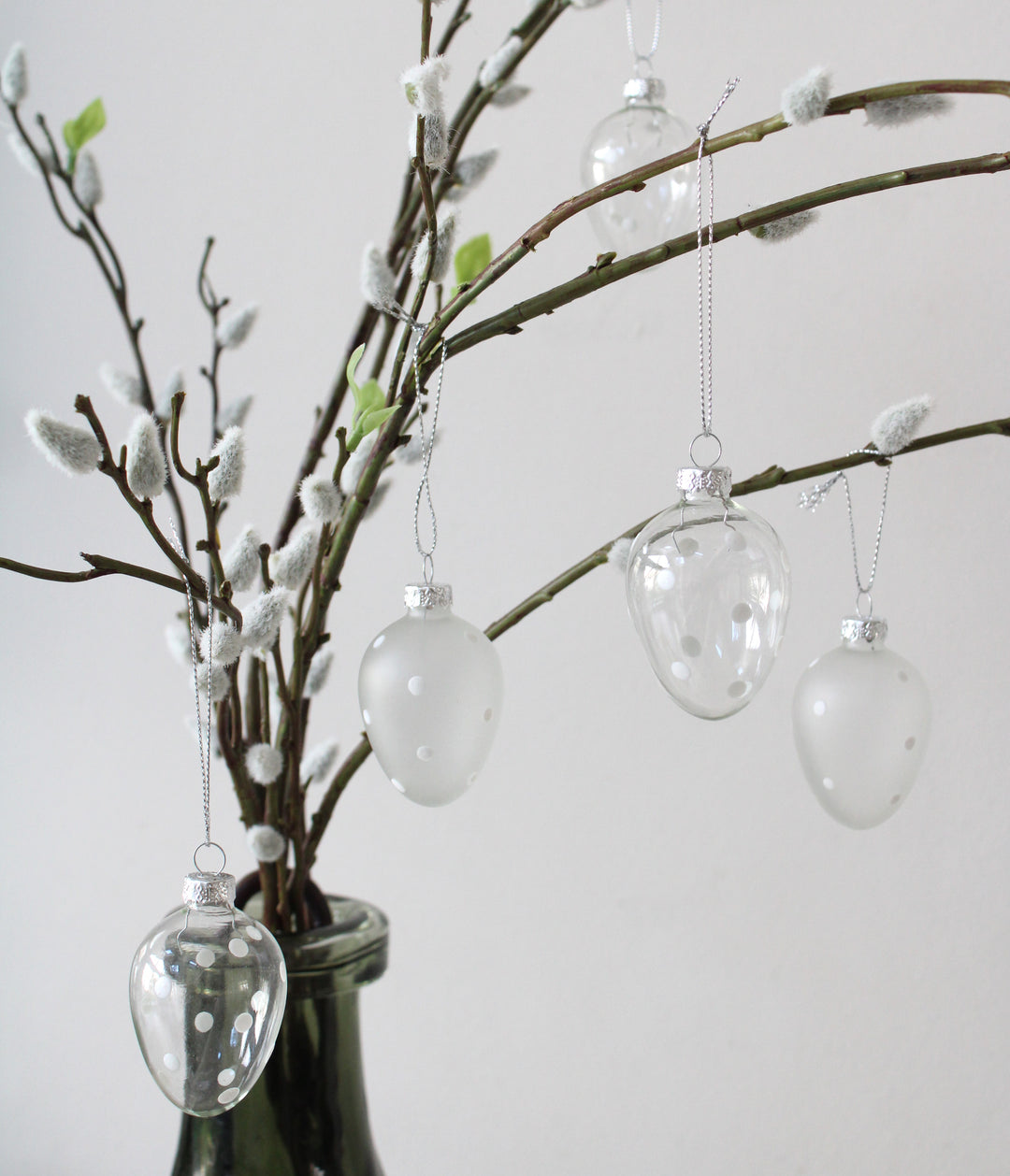 Sæt med 6 prikkede påskepynt