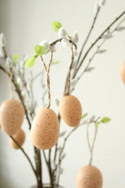 Ensemble de 12 décorations d’œufs de Pâques mouchetés naturels