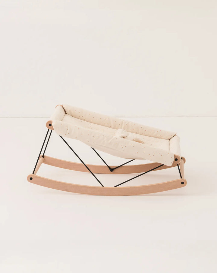 Transat bébé vert en pleine croissance avec housse Gatsby bleue par Nobodinoz