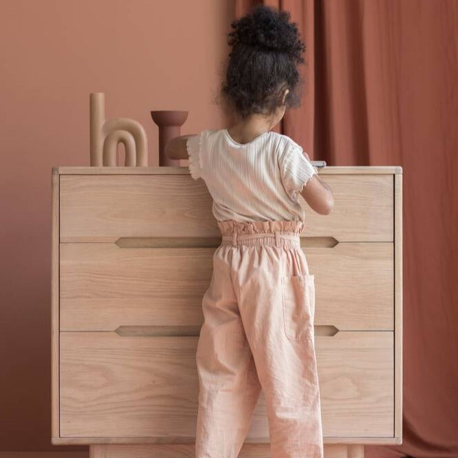 Pure Oakwood Kommode / Puslebord fra Nobodinoz