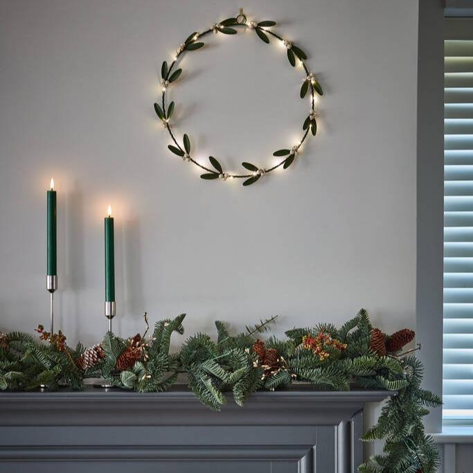 LED Mistletoe Wreath