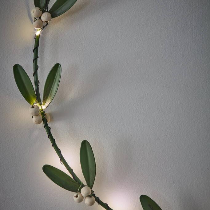 LED Mistletoe Wreath