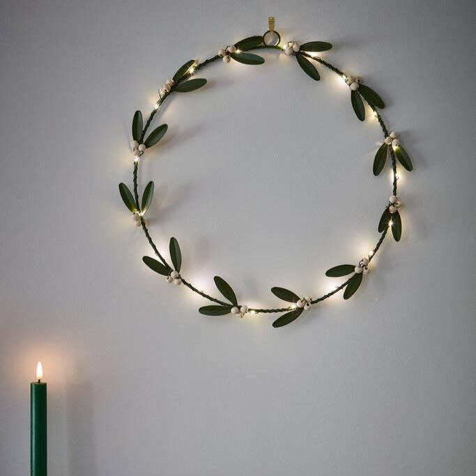 LED Mistletoe Wreath