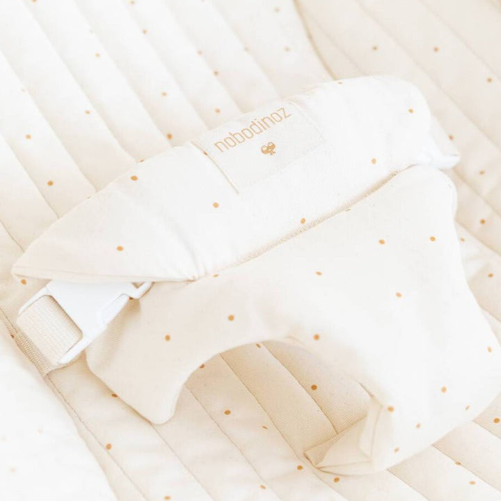 Growing Green Baby Bouncer Cover i Sweet Honey Dots fra Nobodinoz