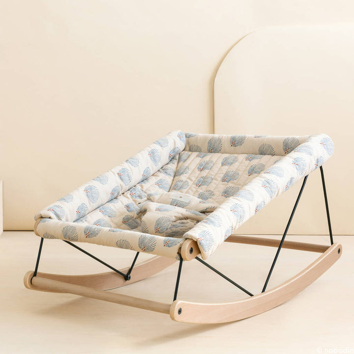Growing Green Baby Bouncer Cover i White Gatsby fra Nobodinoz