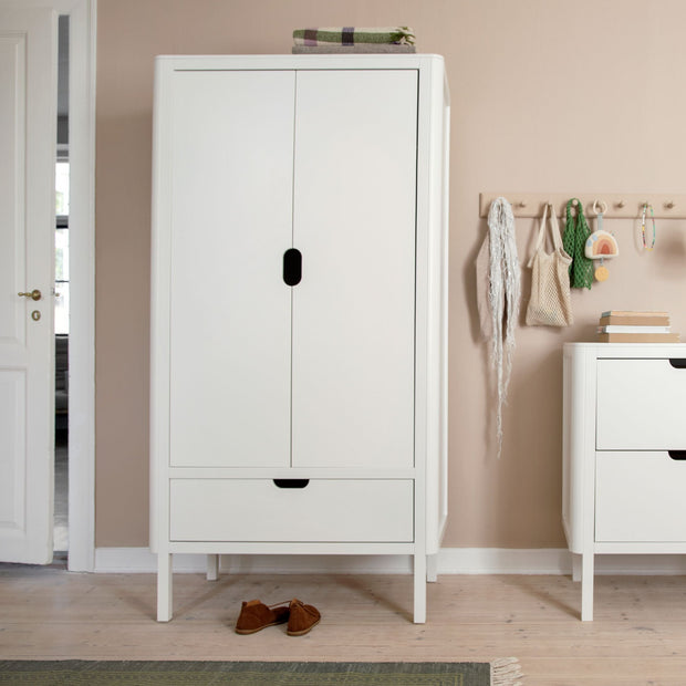 Armoire classique à double porte en hêtre blanc par Sebra - PRÉCOMMANDE